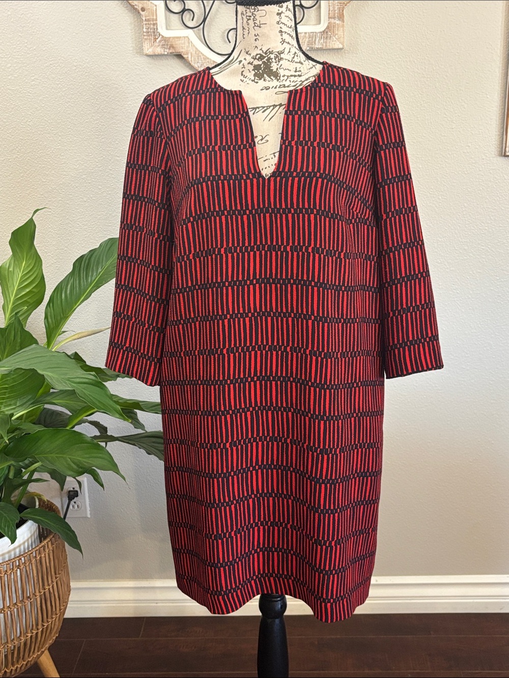 Boden Red Patterned Shift Dress Women's Classic V-Notch